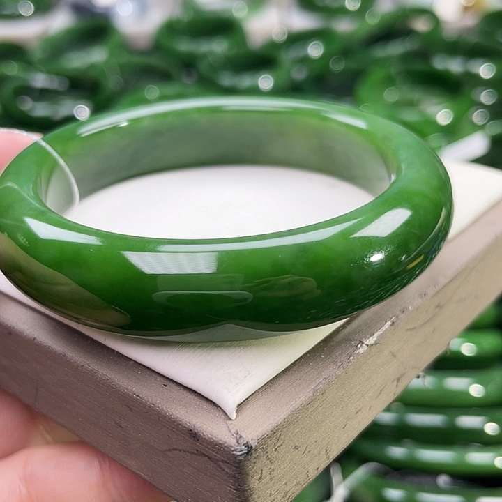未镶嵌手镯和田玉（碧玉）