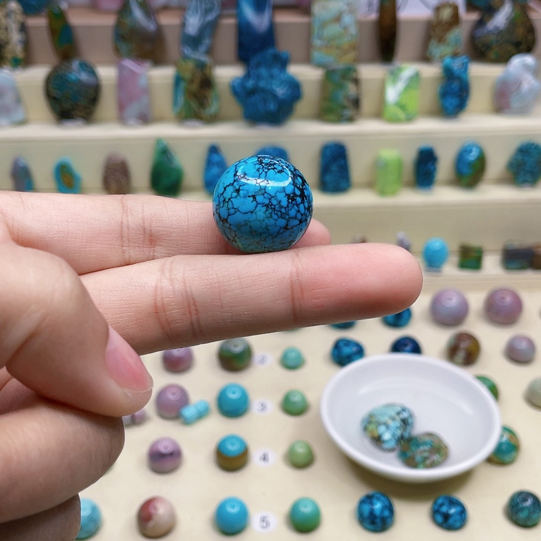 绿松石未镶嵌颈饰