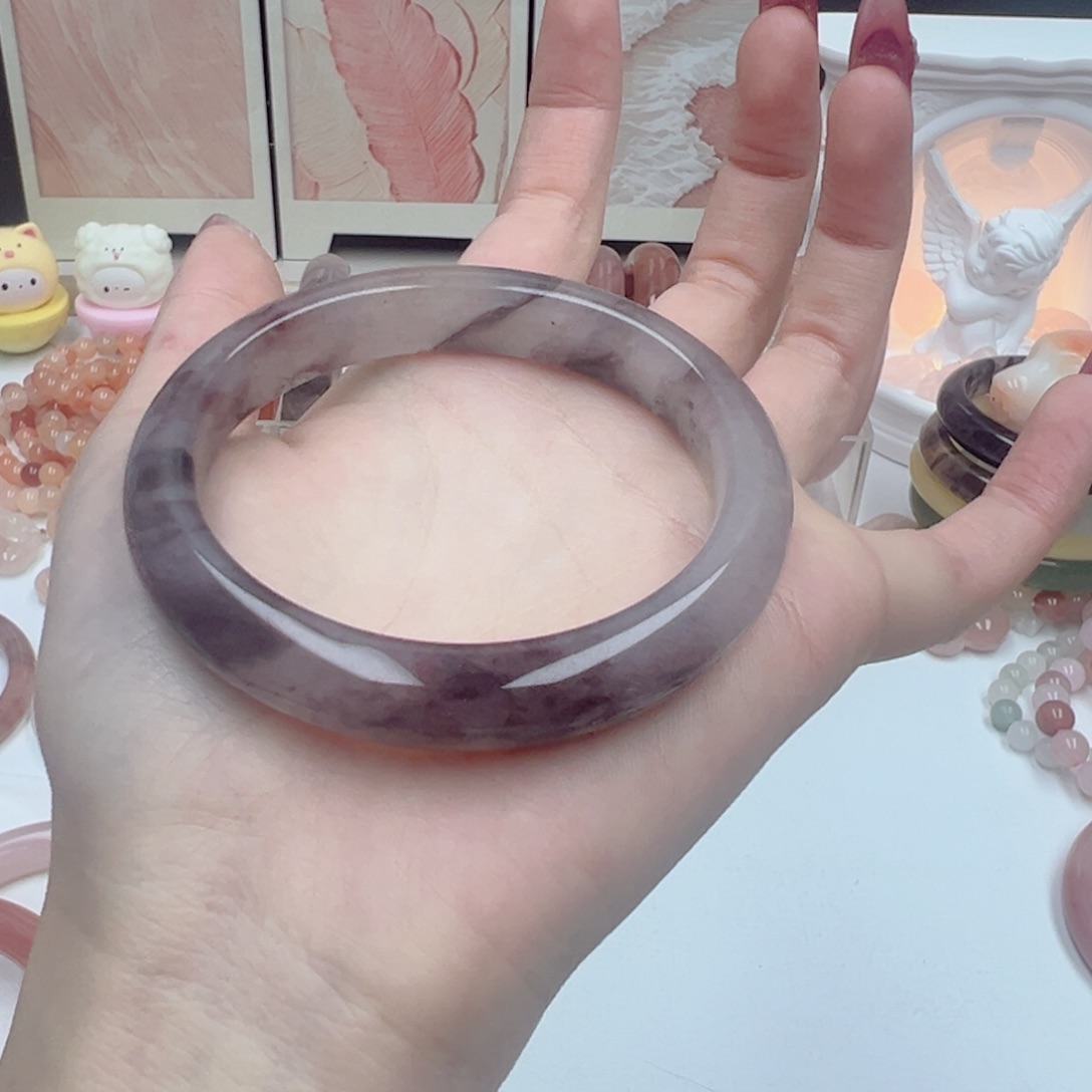 加***辣石英质玉未镶嵌手镯