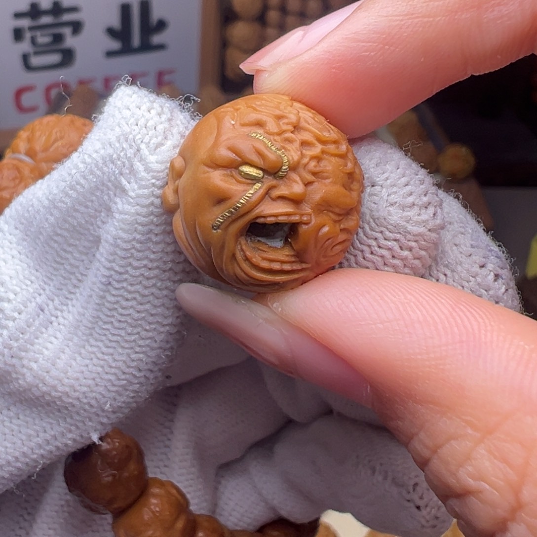 猴头核桃把件镶嵌款多面恶僧全品有正常封口线