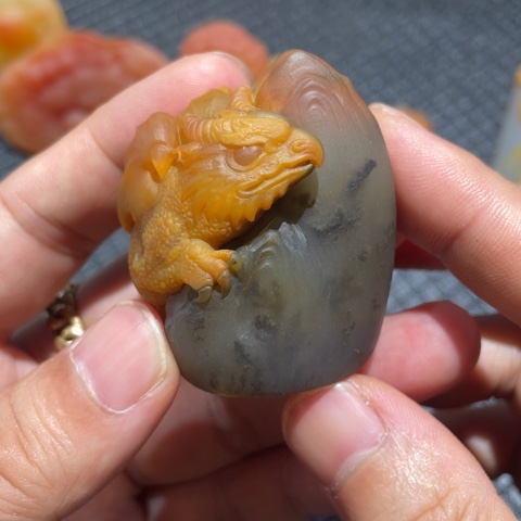 【闪购商品】未镶嵌石英质玉（黄龙玉）颈饰