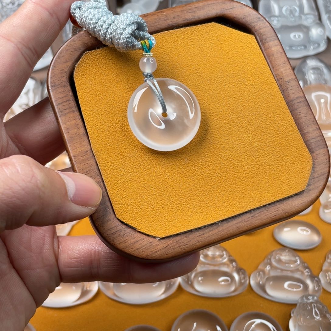 石英质玉颈饰未镶嵌