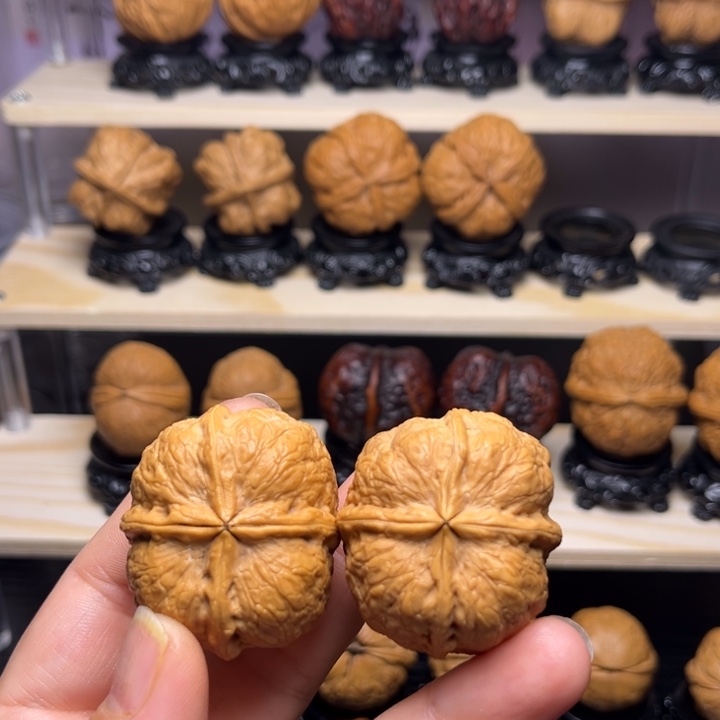 文玩核桃吊坠16w峭壁四棱