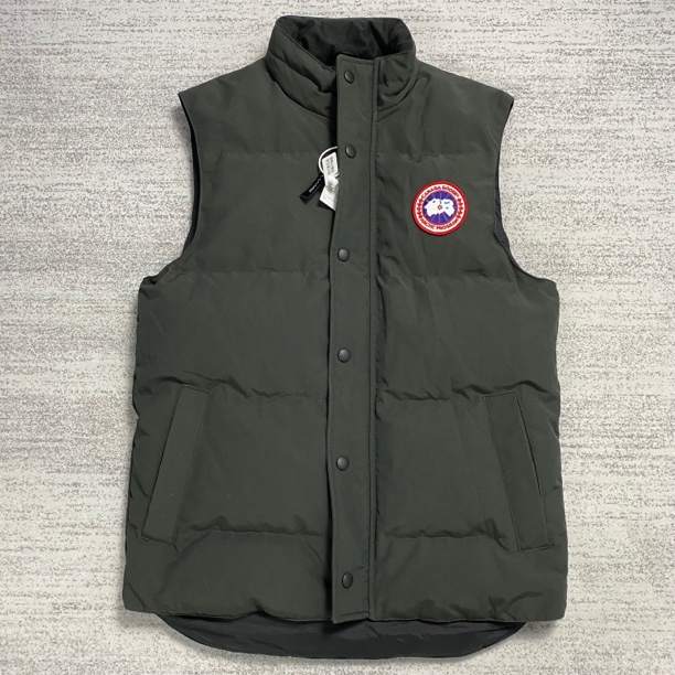 【canada goose】加拿大鹅 S 火山灰色经典款马甲背心羽绒服 99新