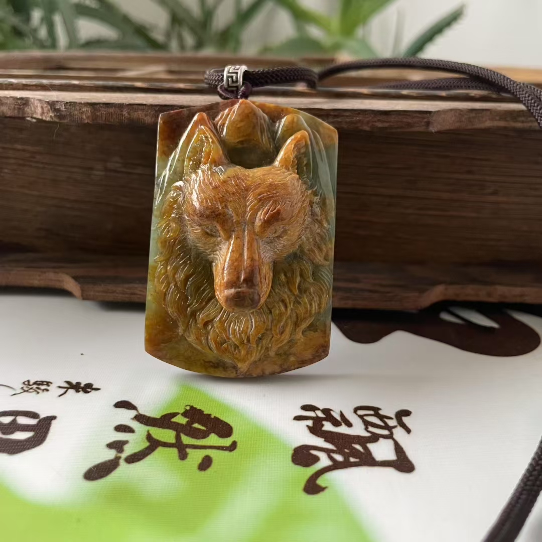 河磨玉狼头挂件吊坠项链天然玉石手工雕刻俏色巧雕