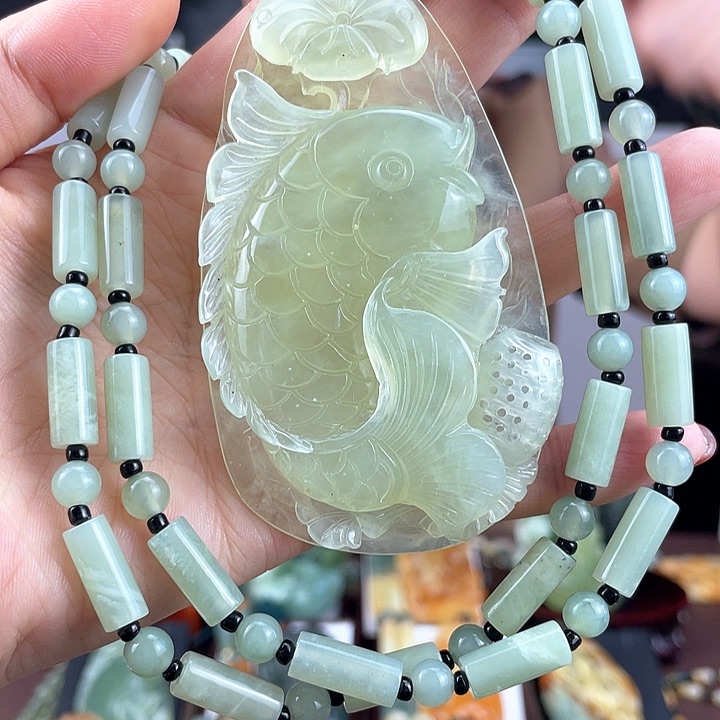 蛇纹石玉颈饰未镶嵌