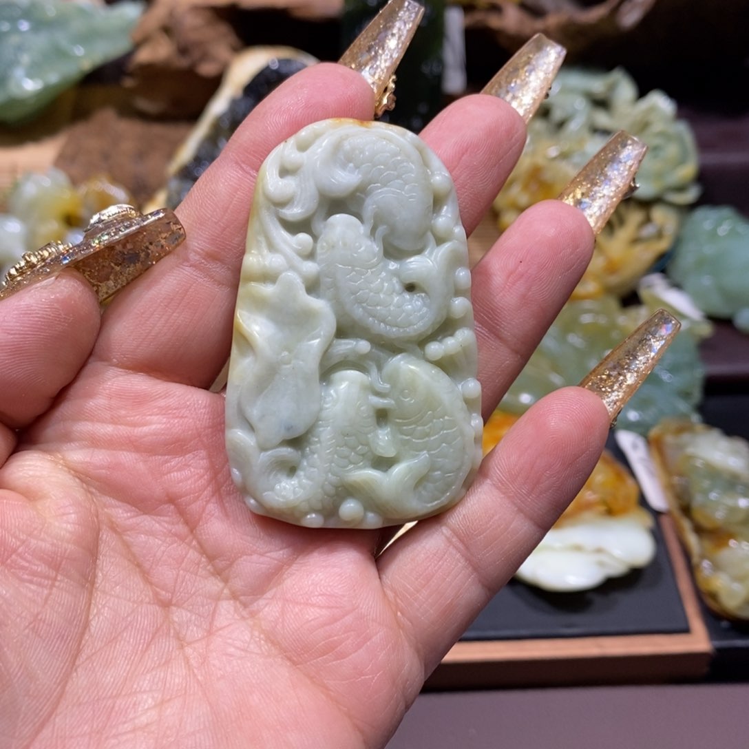 蛇纹石玉颈饰未镶嵌