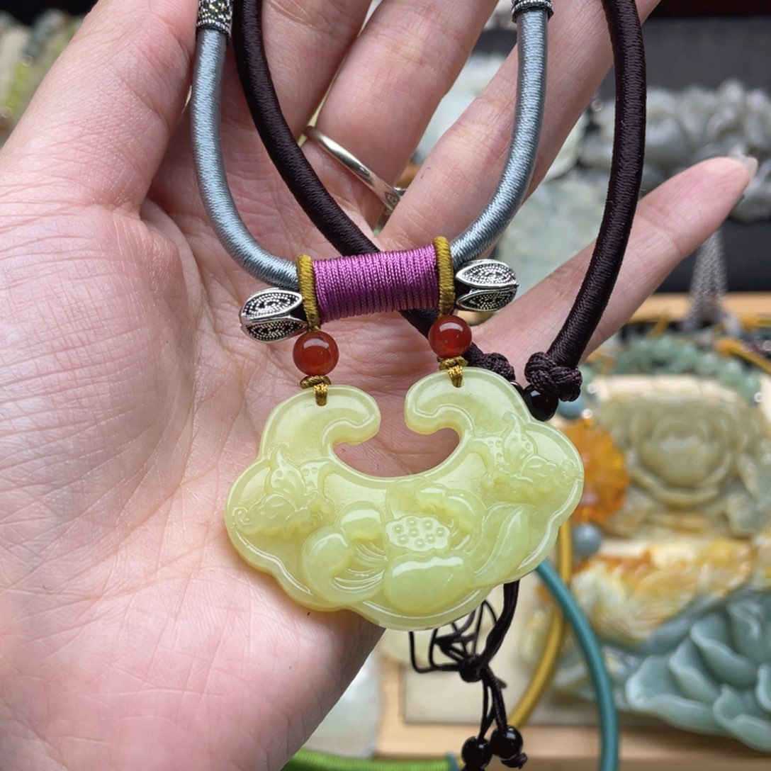 蛇纹石玉颈饰未镶嵌柠****多