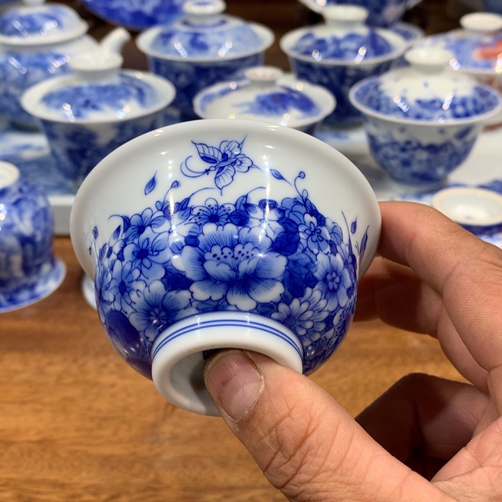 柴窑青花蝶恋花压手杯