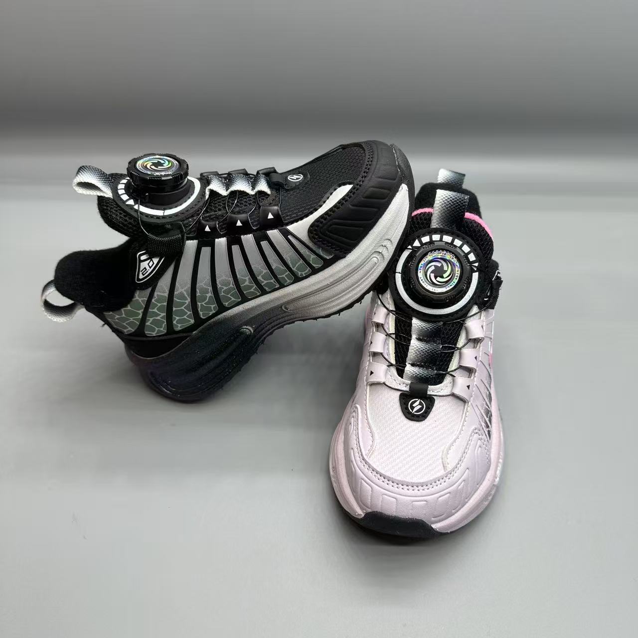 儿童皮面二棉旋转扣童鞋休闲鞋百搭时尚男童女童运动鞋25125