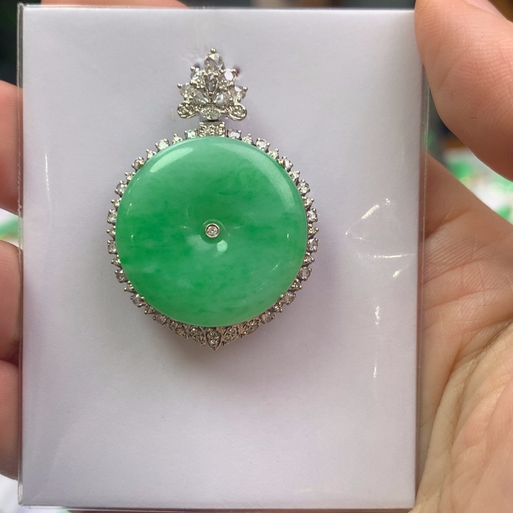 翡翠颈饰18K金镶嵌翡翠吊坠