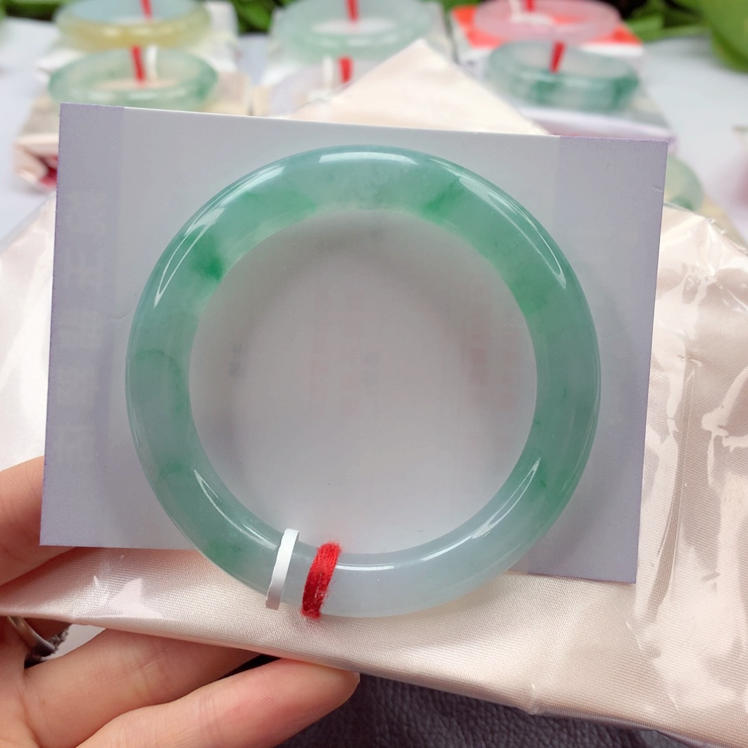 翡翠手镯（圆镯）未镶嵌 54.4 小小