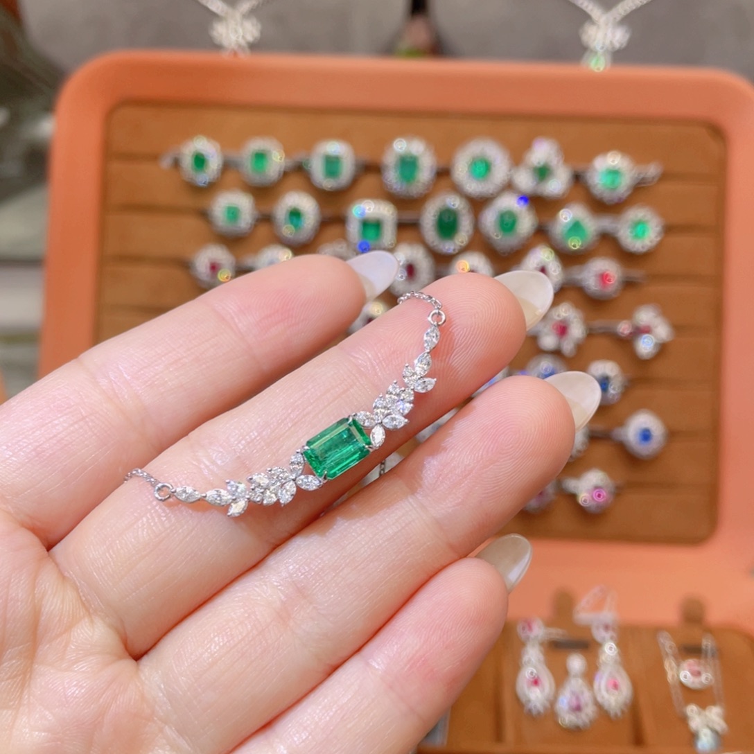 祖母绿锁骨链18K金镶嵌1.14