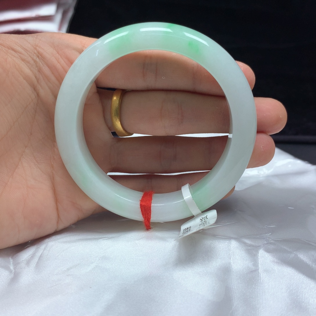 翡翠未镶嵌手镯（圆镯）56.3