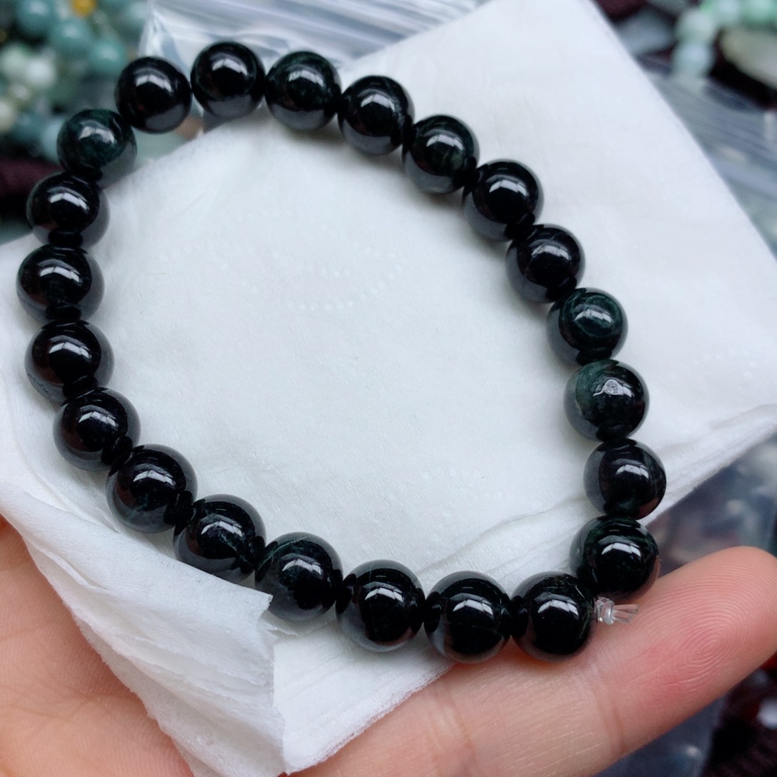 翡翠颈饰未镶嵌手串