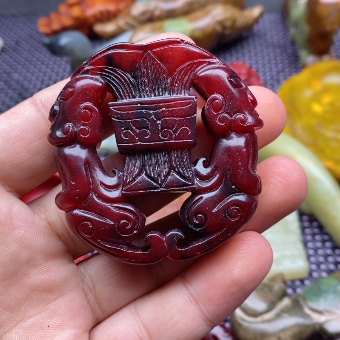 蛇纹石玉颈饰未镶嵌