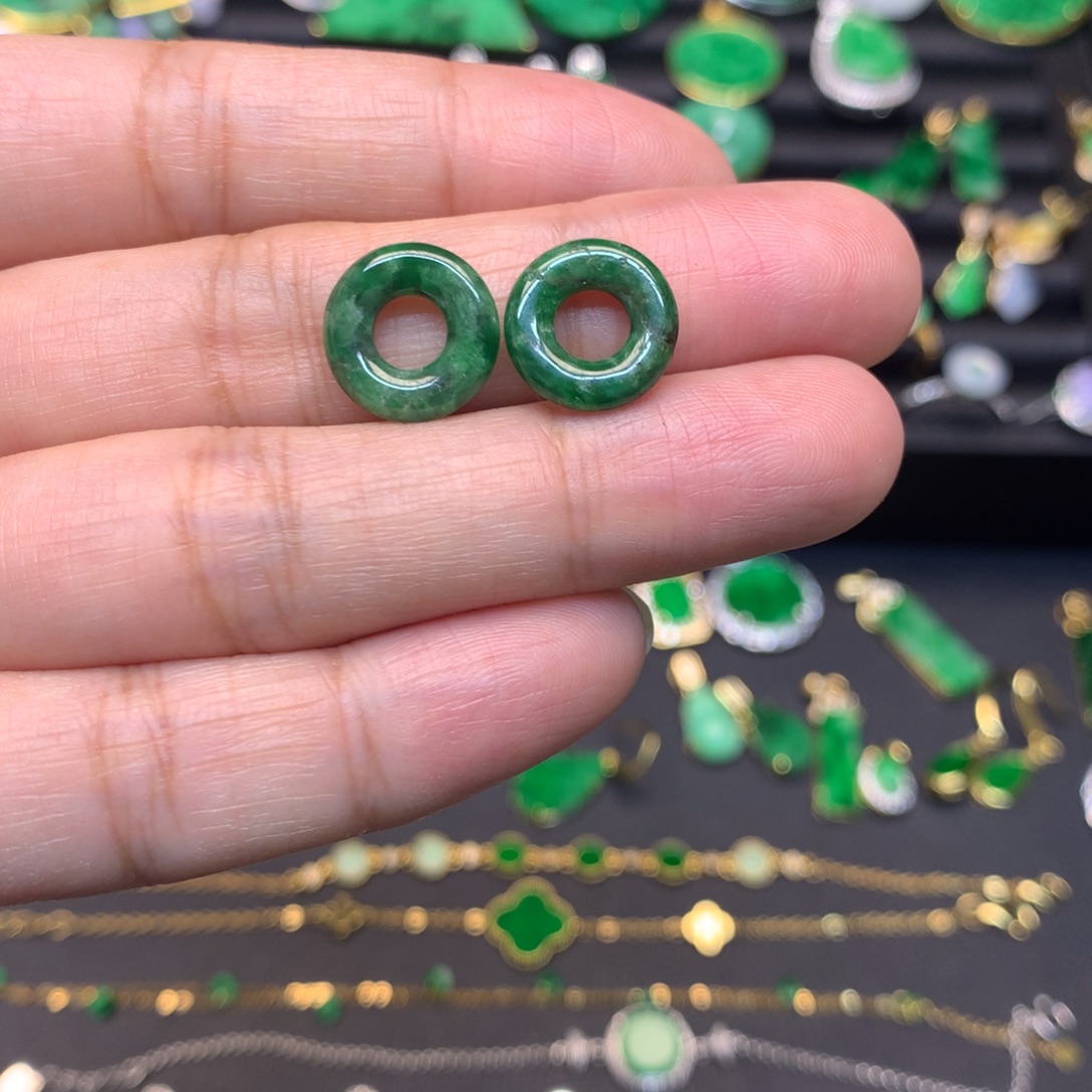 翡翠未镶嵌颈饰有纹裂