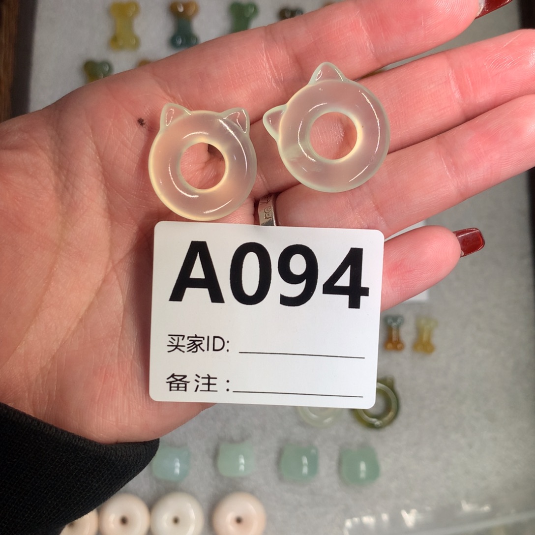 蛇纹石玉颈饰未镶嵌小***n