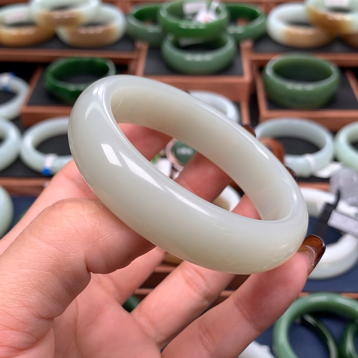 和田玉手镯未镶嵌妖*