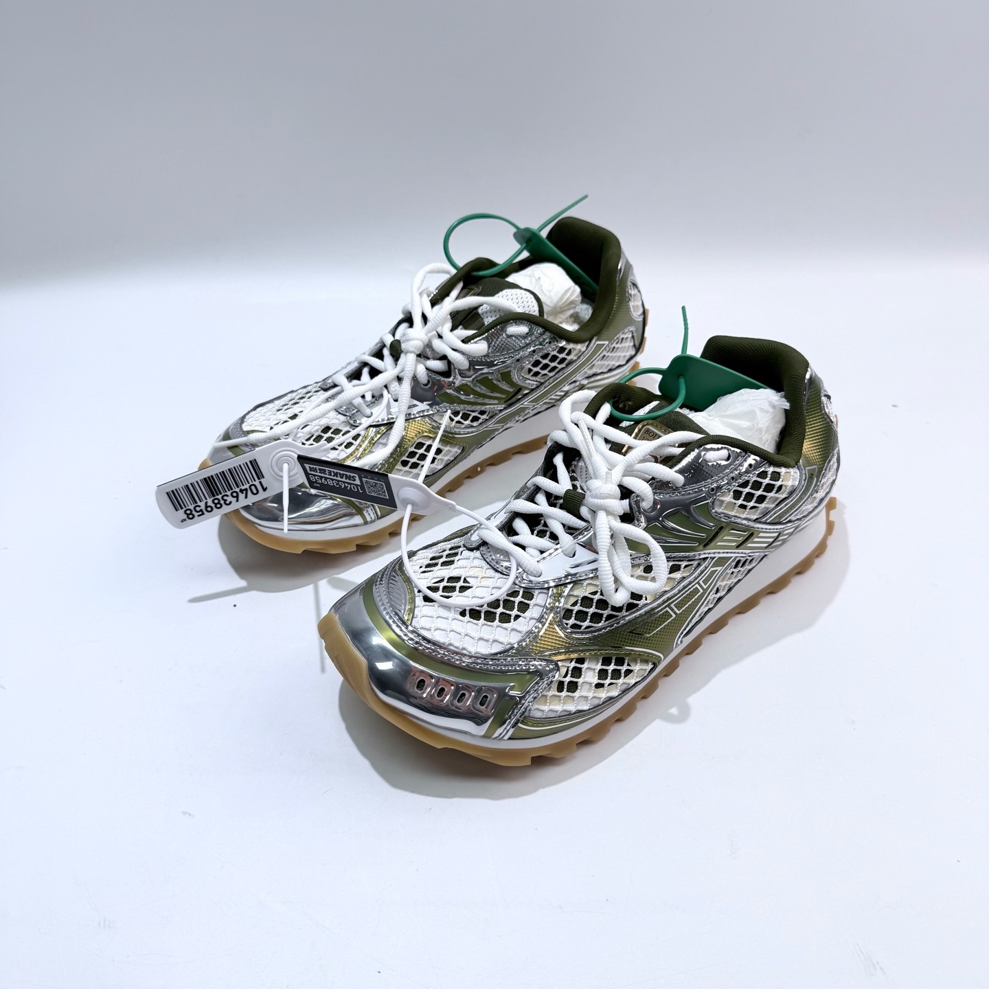 未使用 BOTTEGA VENETA/葆蝶家  42码 Orbit 泥土棕白色 bl0817