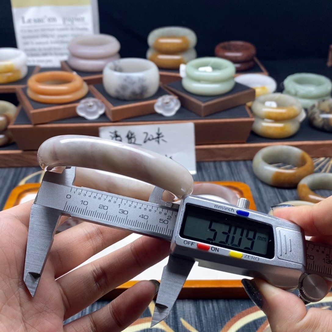 石英质玉未镶嵌手镯
