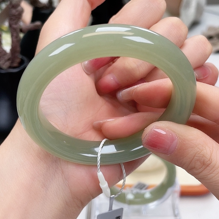 和田玉手镯56未镶嵌楚**…