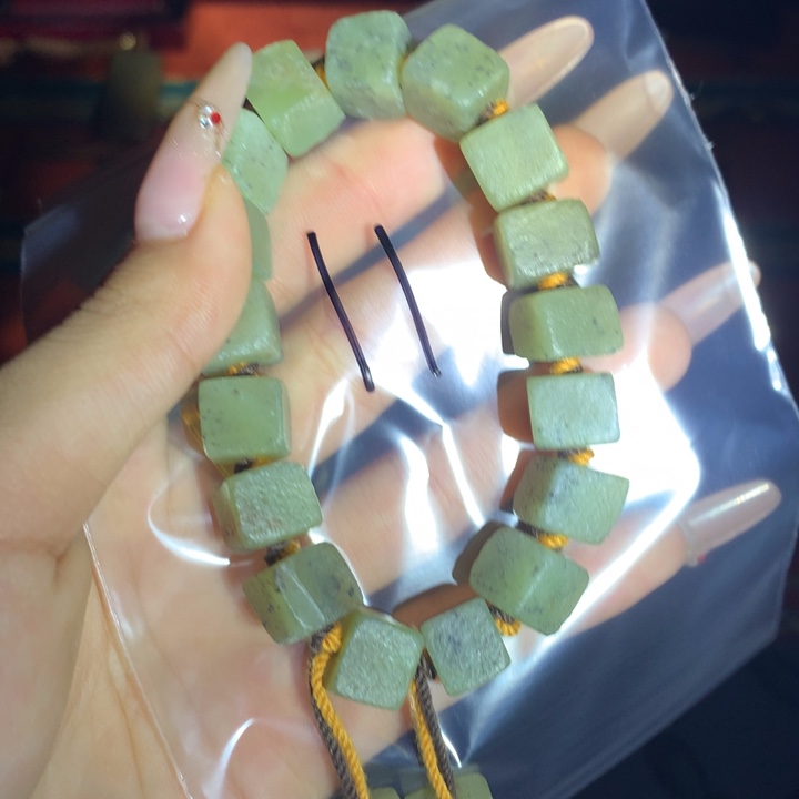 和田玉（糖玉）颈饰未镶嵌牙**粉