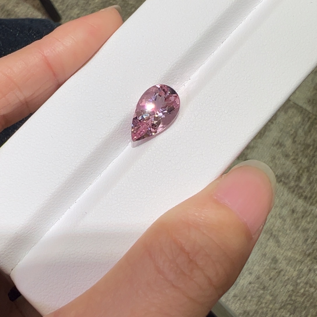 绿柱石（摩根石）裸石3.4ct超级樱花粉