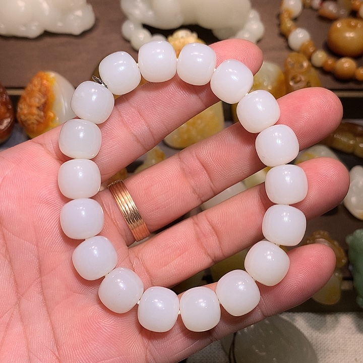 孩***子和田玉未镶嵌颈饰