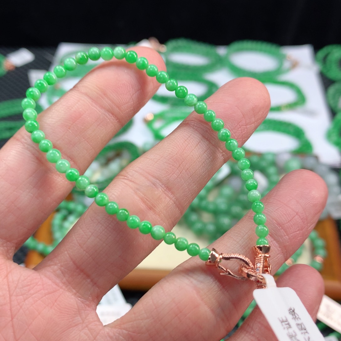 翡翠手链未镶嵌翡翠