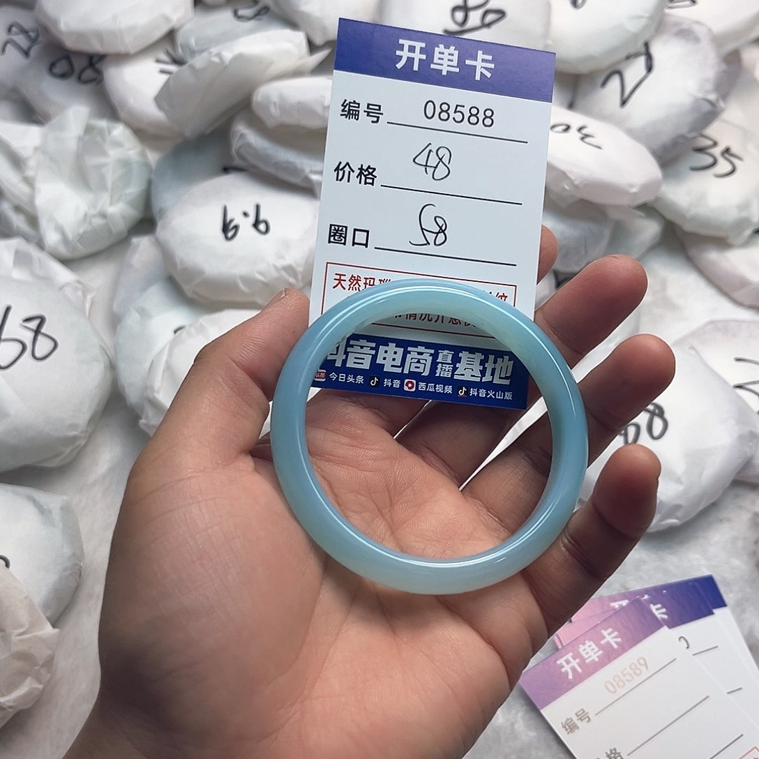 玛瑙/玉髓手镯未镶嵌588