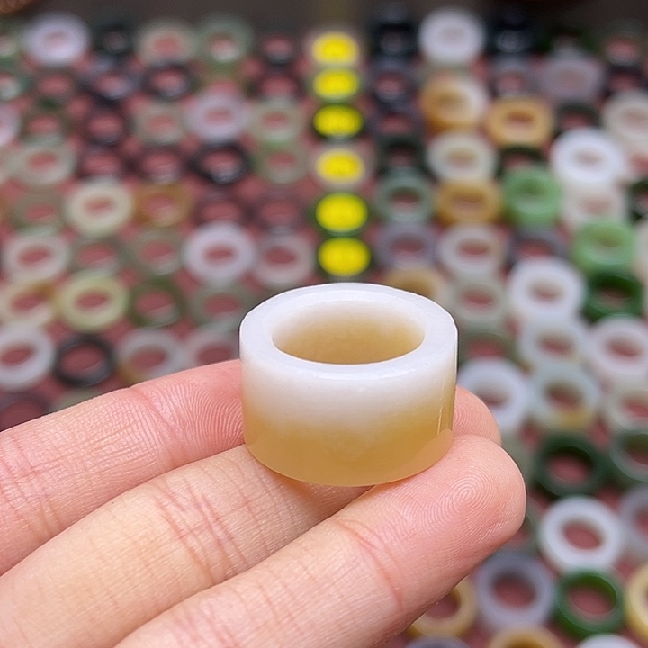 和田玉戒指未镶嵌17.1 一线奶盖 无鉴赏