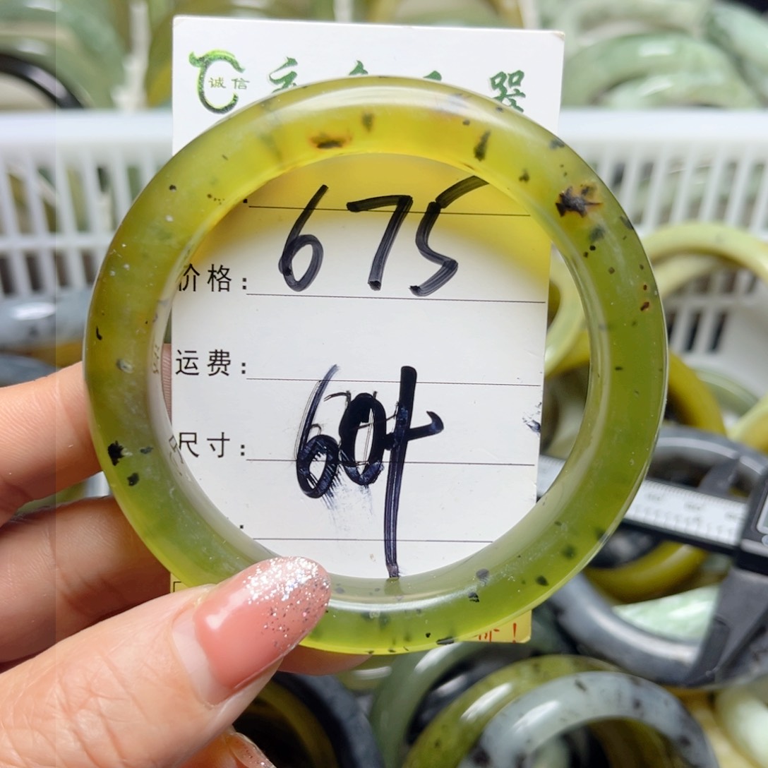 岫岩老玉（透闪石质玉）手镯未镶嵌