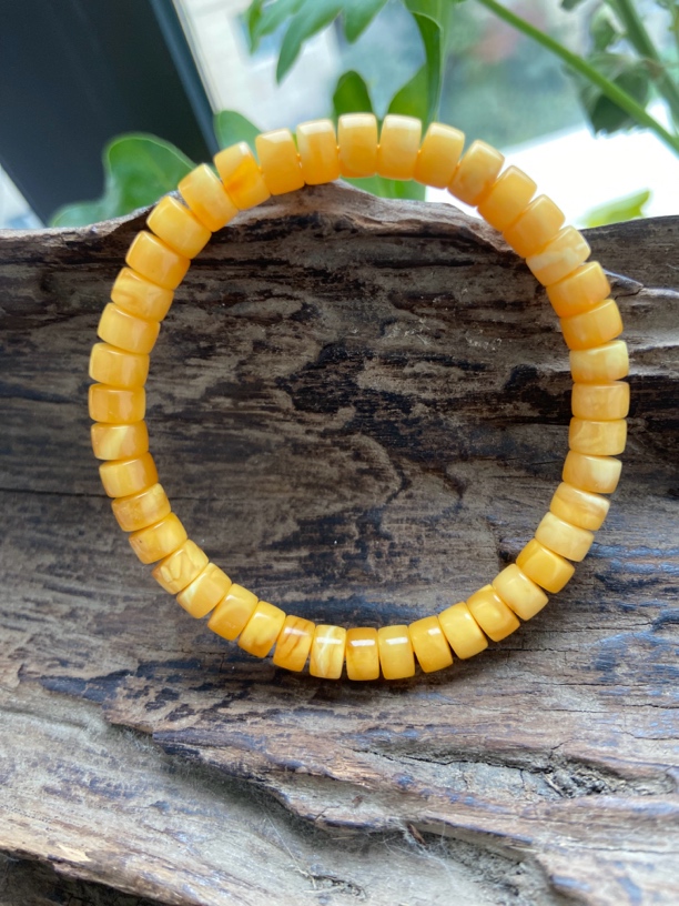 天然俄罗斯蜜蜡直切手串