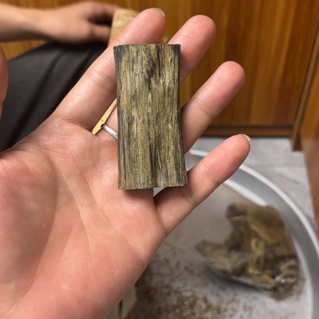 沉香沉香碎屑金沙叶牌子13克