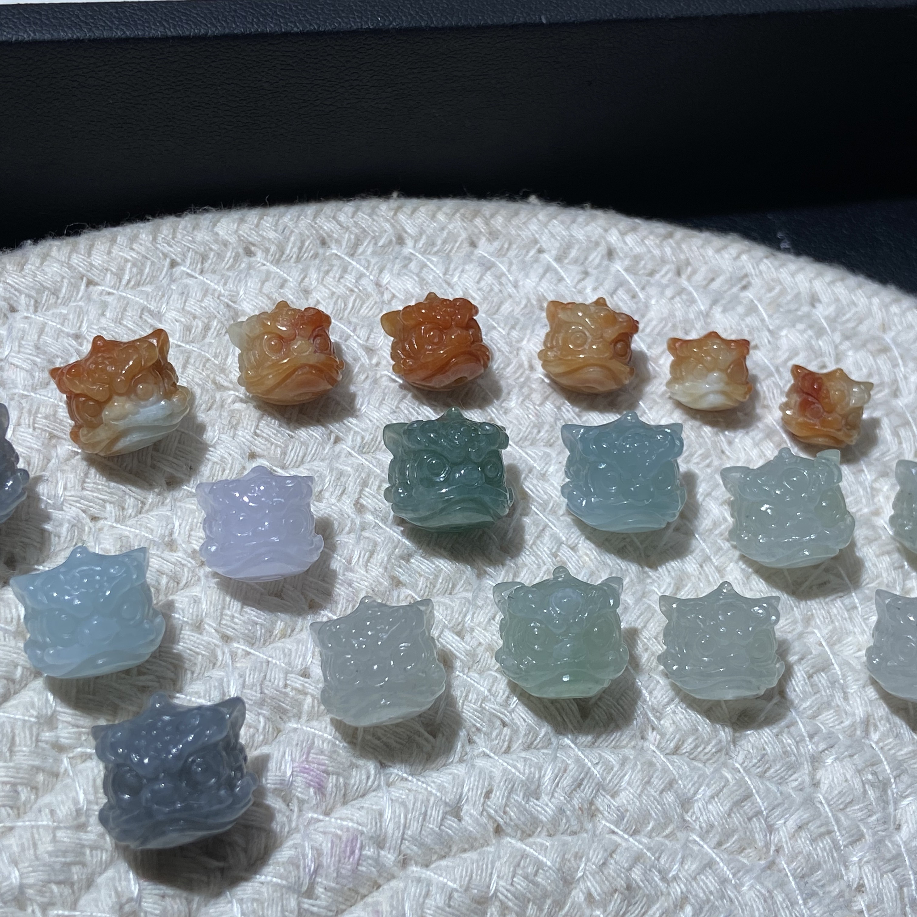 缅甸翡翠醒狮头，都样化发一