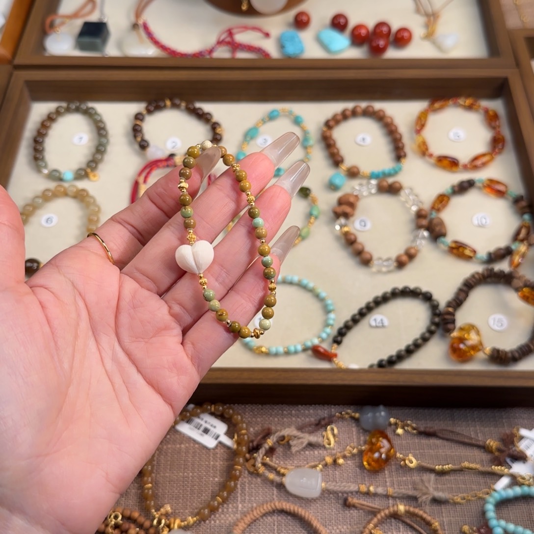 Y***i和田玉（糖玉）未镶嵌手链