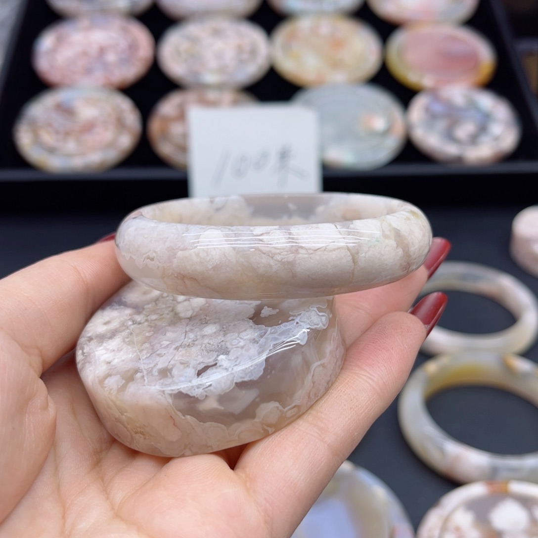 玛瑙/玉髓手镯未镶嵌55