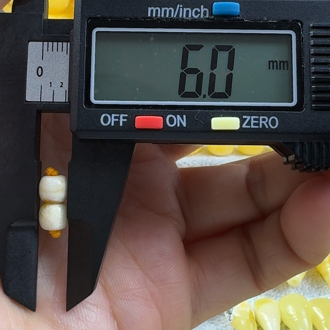 晨***哥蜜蜡未镶嵌裸石41杂
