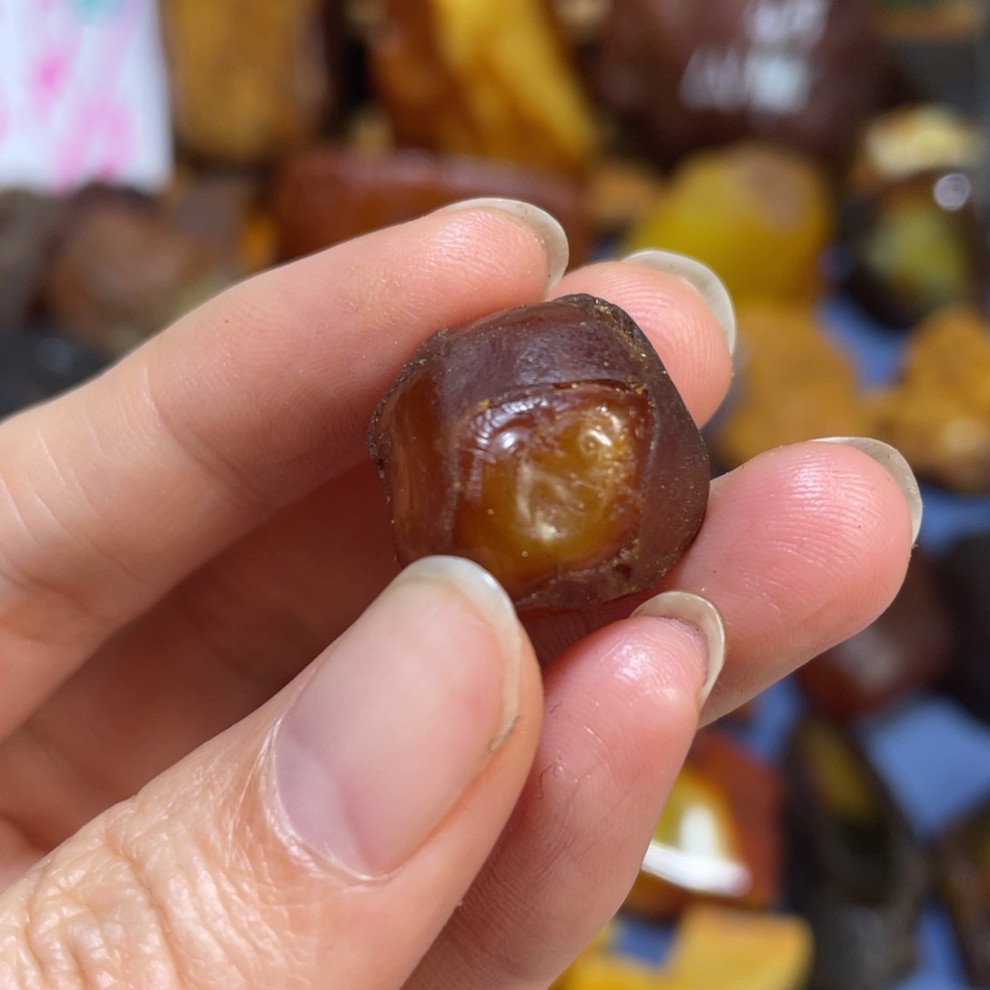 定制琥珀未镶嵌原石