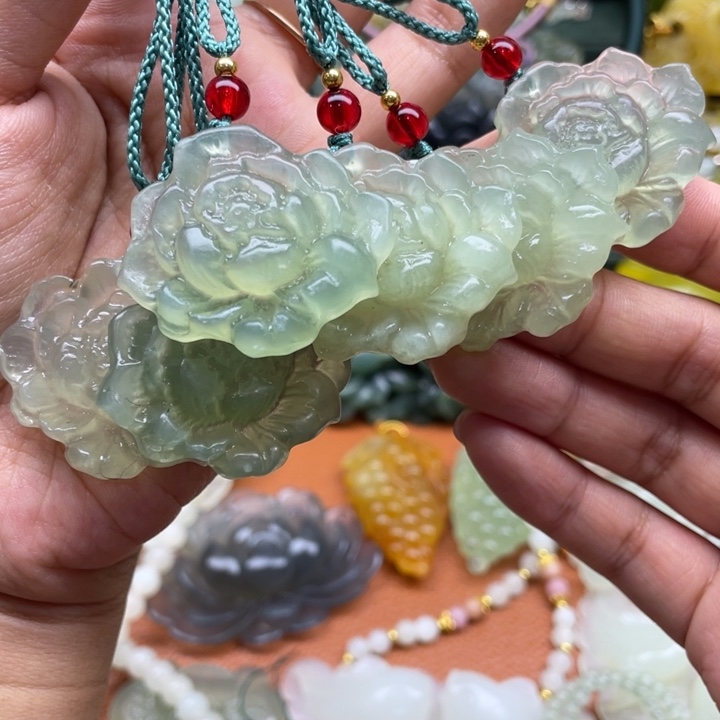 蛇纹石玉未镶嵌吊坠