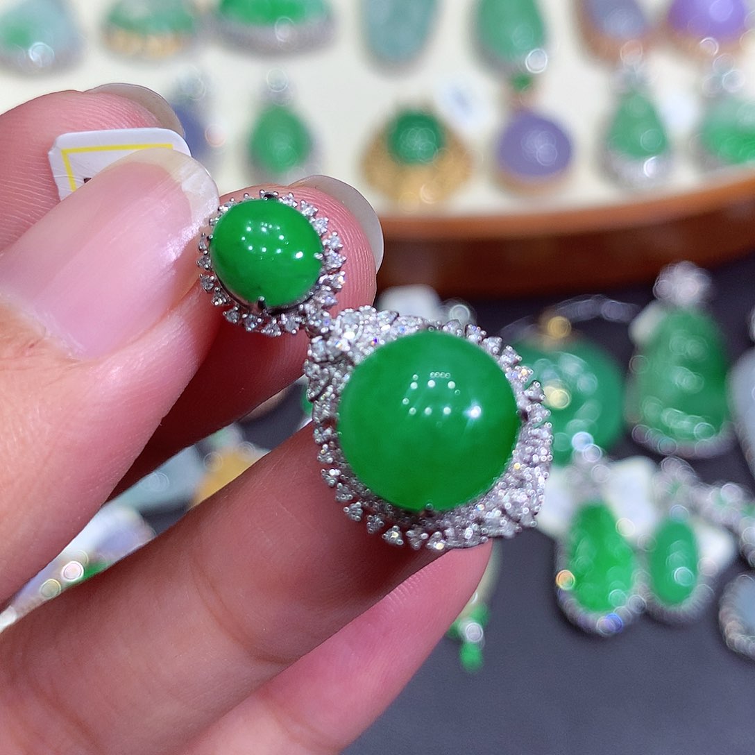 翡翠吊坠(不含链)18K金镶嵌