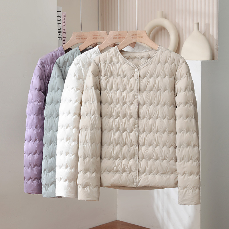 50%秋冬新款轻薄款羽绒服女短款波浪纹圆领可变V领保暖内搭外套