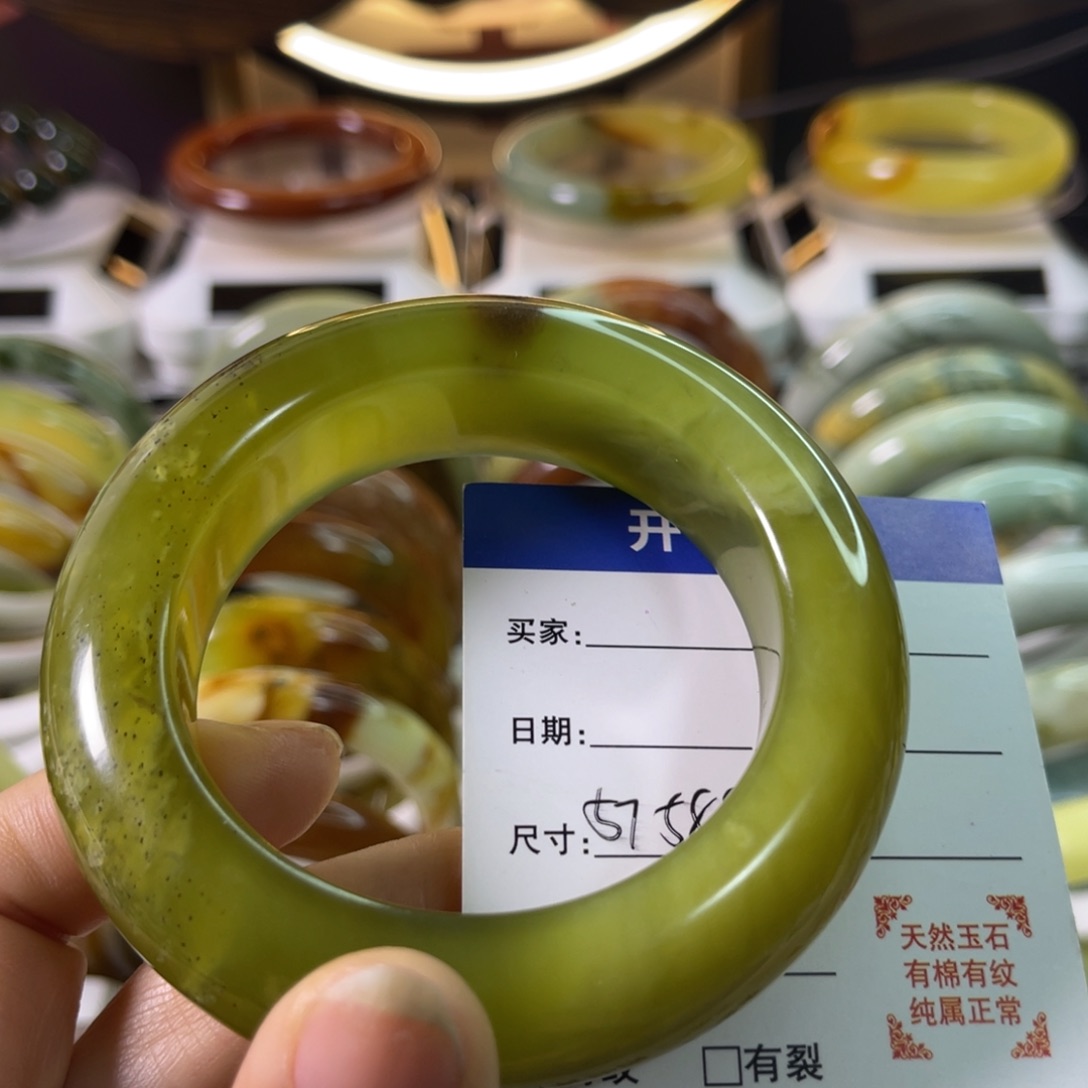 蛇纹石玉未镶嵌手镯