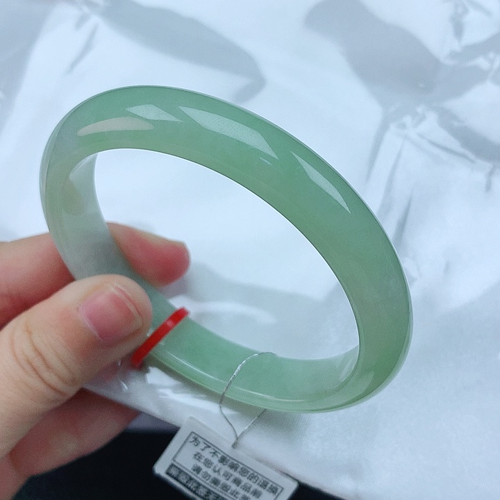 翡翠手镯未镶嵌54贵