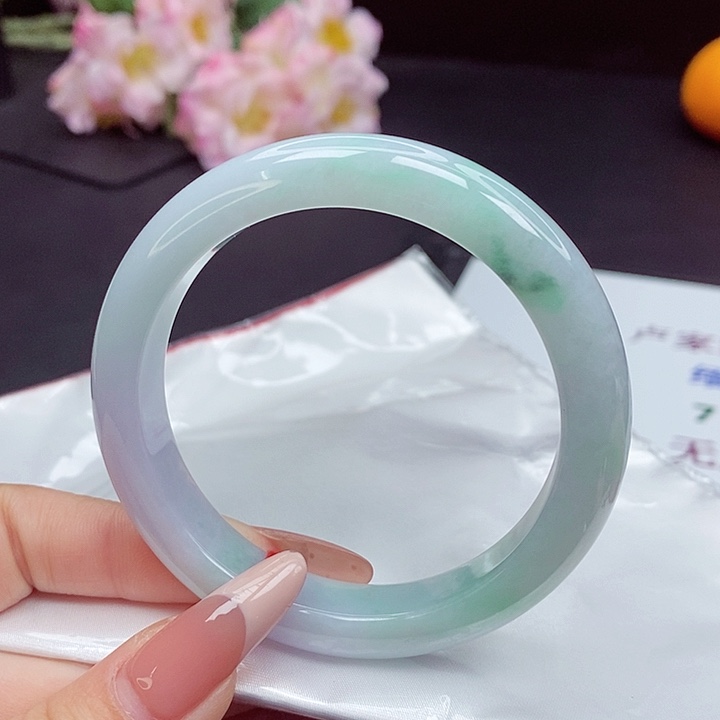 翡翠手镯未镶嵌56圈