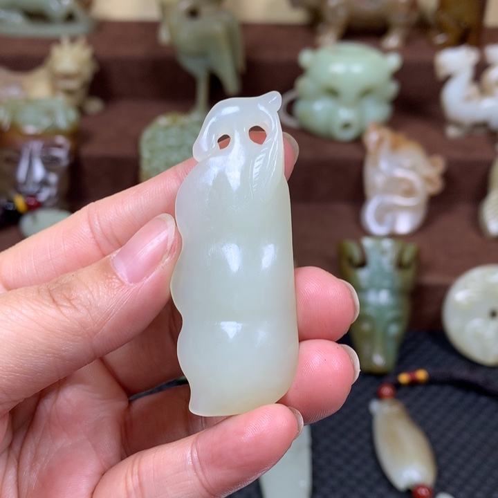 8***家和田玉未镶嵌挂件