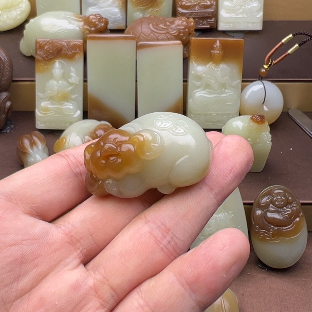 西***神和田玉（糖玉）未镶嵌颈饰