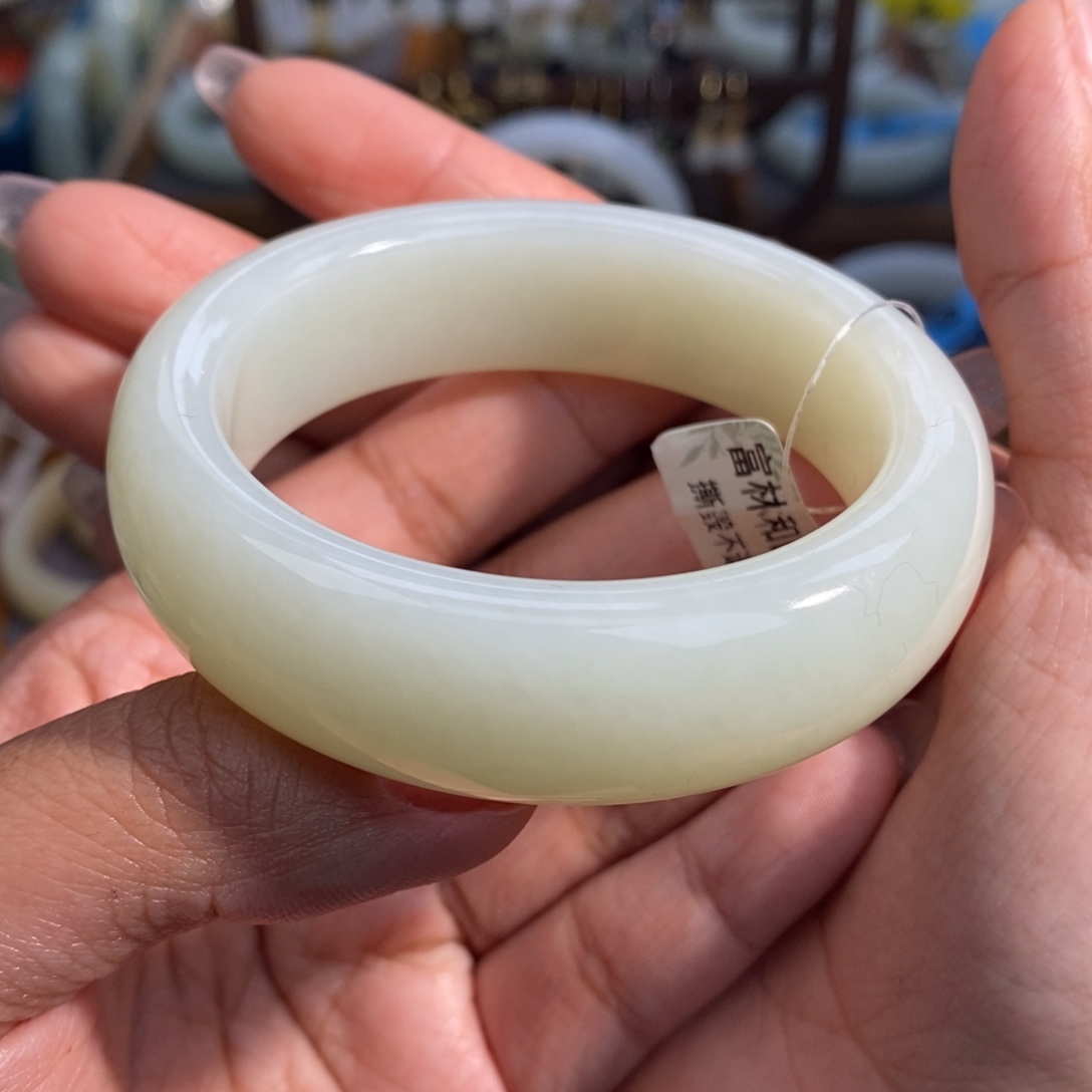 和田玉未镶嵌手镯