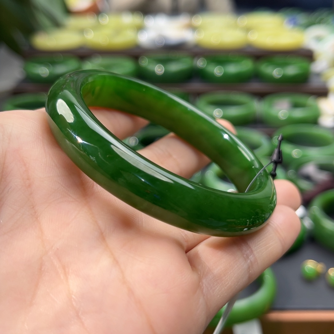 和田玉（碧玉）未镶嵌手镯